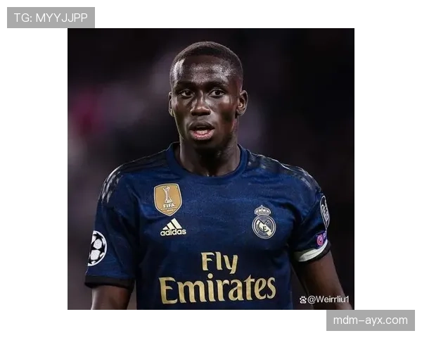 居莱尔的战术角色解析：边锋与中场哪个更适配？